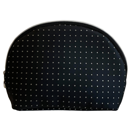 Shell-Shaped Makeup Bag / @cosme store