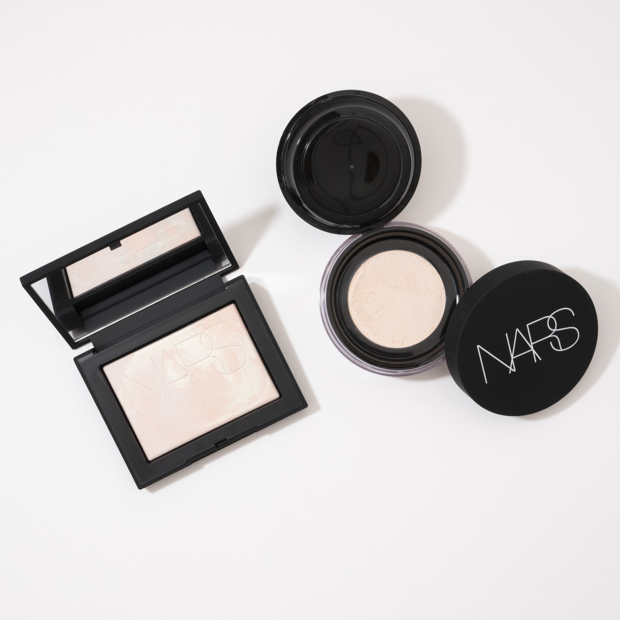 NARS / ＼予約受付中／ルース・プレスト2タイプのプリズマリフ粉が限定