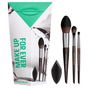 まもなく予約開始】昨年瞬く間に完売したブラシキットを含む、メイク